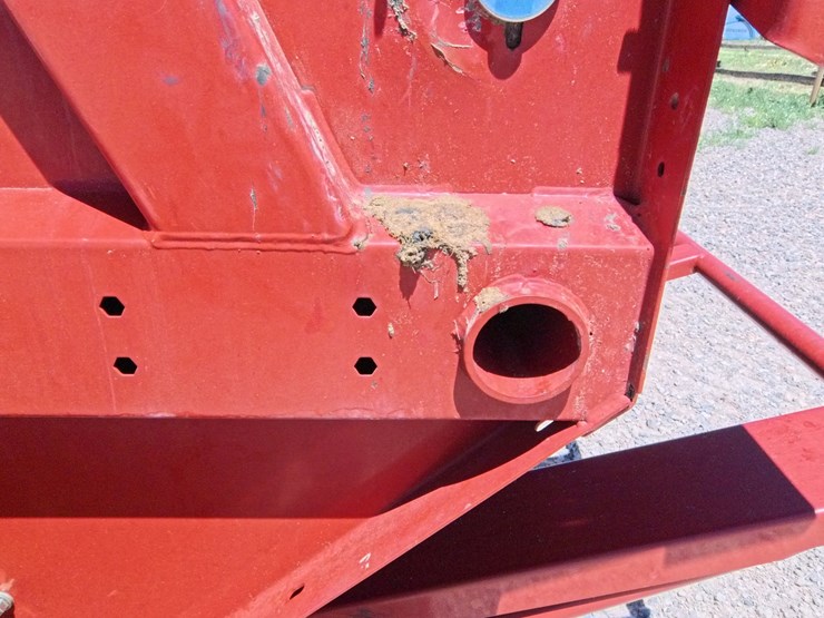 2011-new-holland-br7090-image-42