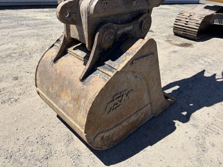 2023-komatsu-pc210-lc-11-image-10