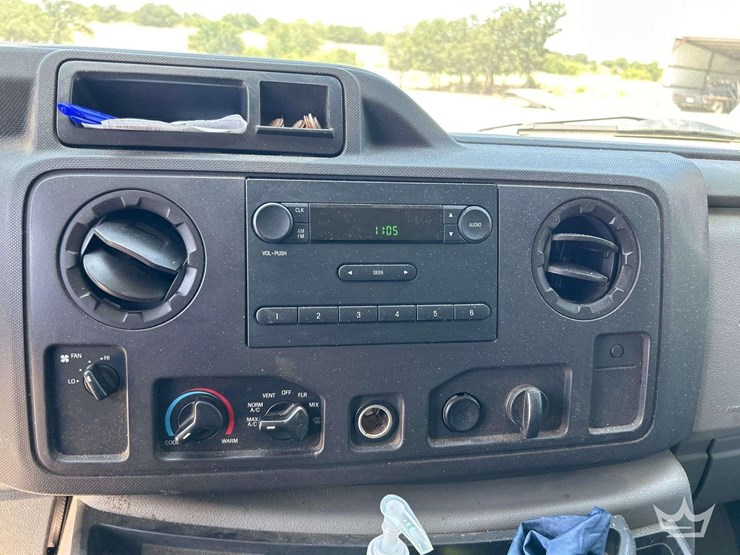 2009-ford-e150-image-16