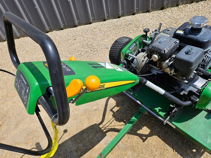john-deere-220-image-10