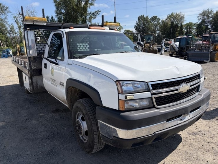 2007-chevrolet-silverado-3500-image-2