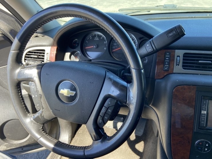 2010-chevrolet-tahoe-lt-image-18