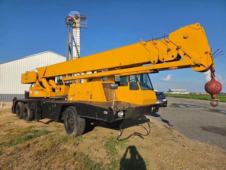 #2446-•-clark-720-crane-truck-image-7