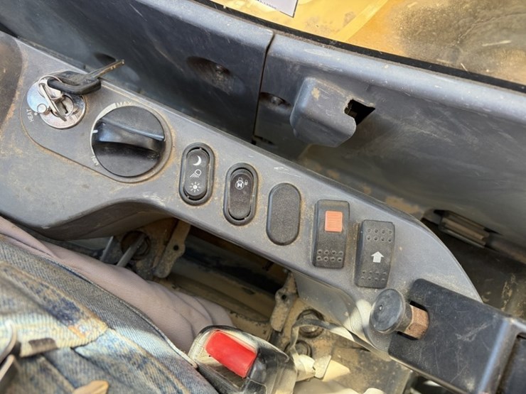 2023-komatsu-pc210-lc-11-image-39