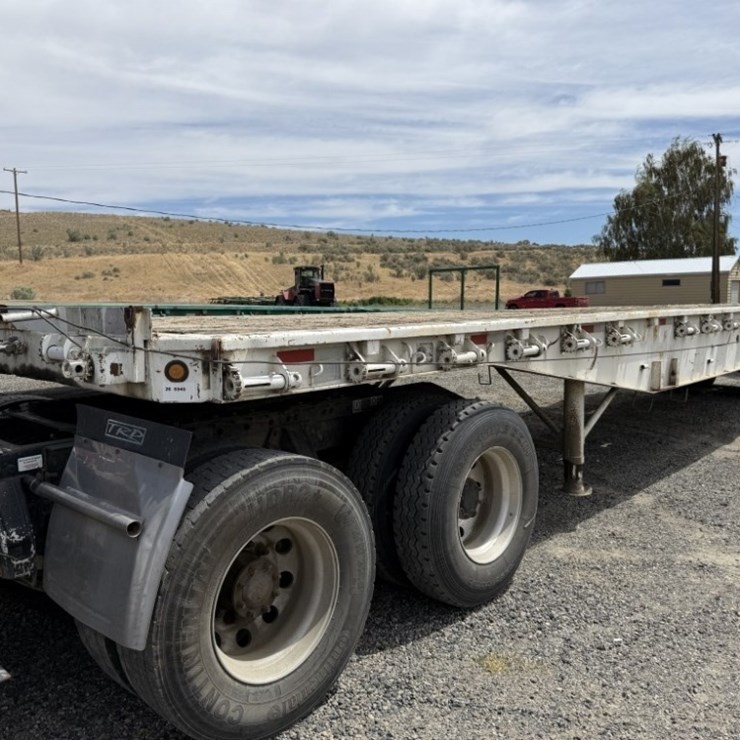 1977 UTILITY FLATBED
