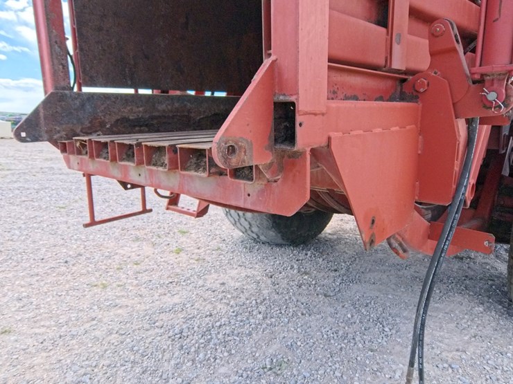 hesston-4900-image-49