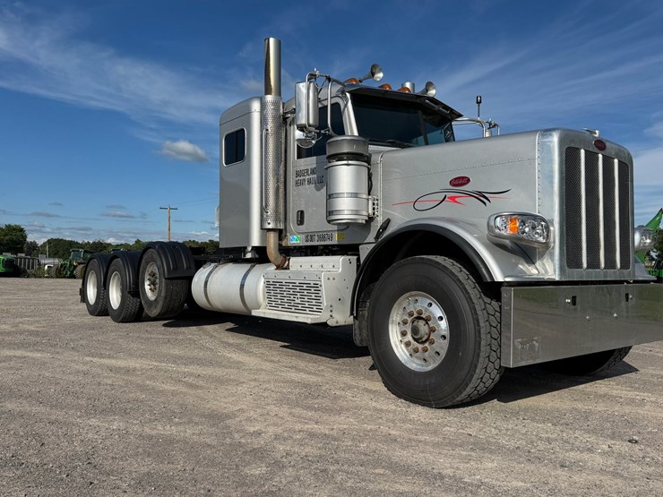 2015-peterbilt-389-image-36