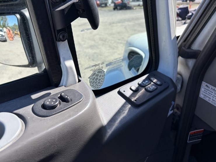 2013-international-durastar-4300-image-27