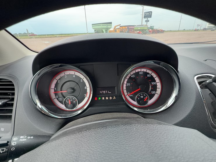 2015-dodge-grand-caravan-image-24