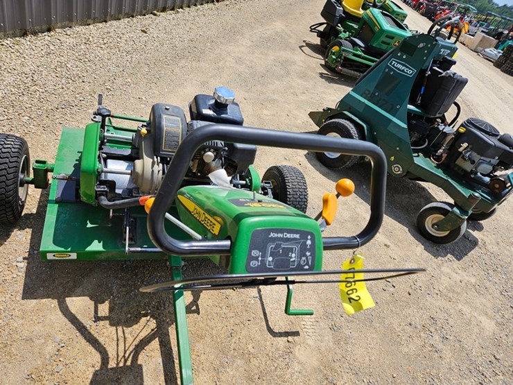 john-deere-220-image-9