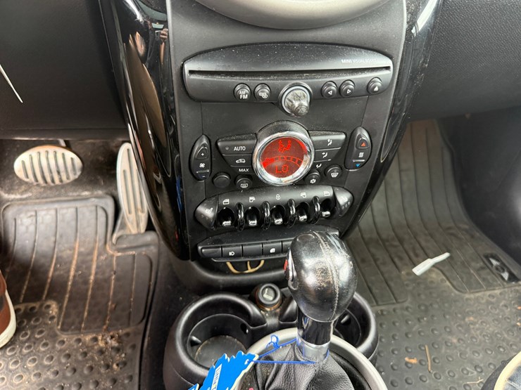 #1439-•-2011-mini-cooper-s-4-door-hatchback-image-27