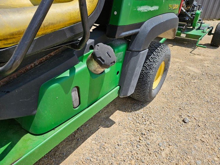 2011-john-deere-gator-image-13