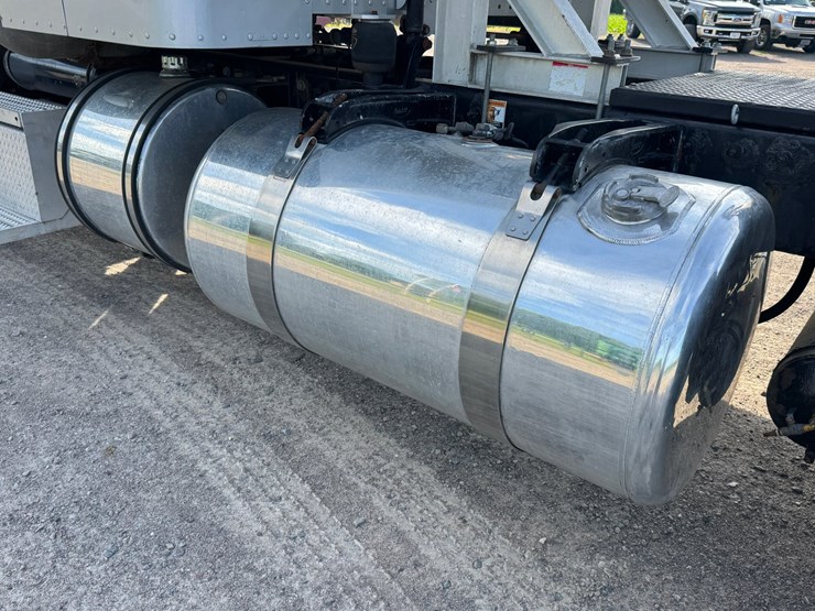 2015-peterbilt-389-image-69