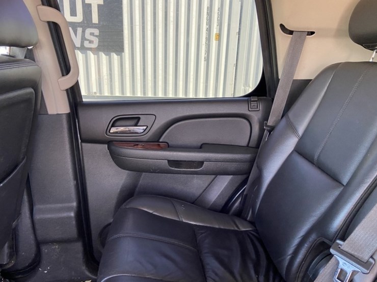 2010-chevrolet-tahoe-lt-image-25