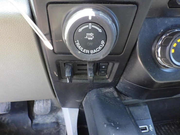 2017-ford-f150-image-25