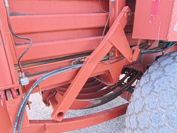 hesston-4900-image-50