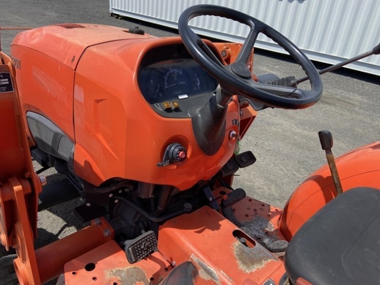 2017-kubota-l3301-image-15
