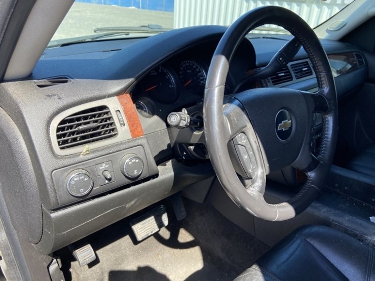 2010-chevrolet-tahoe-lt-image-21