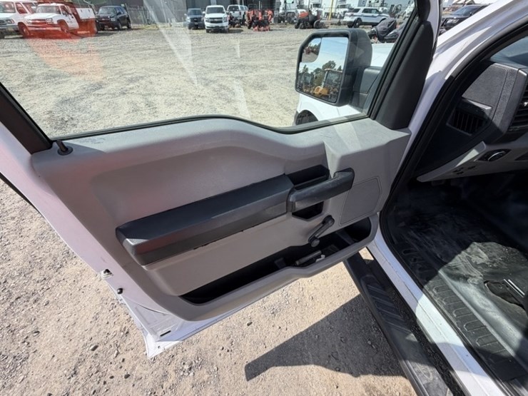 2017-ford-f150-xl-image-23