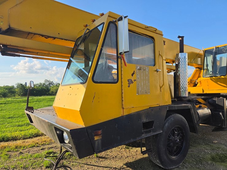 #2446-•-clark-720-crane-truck-image-12