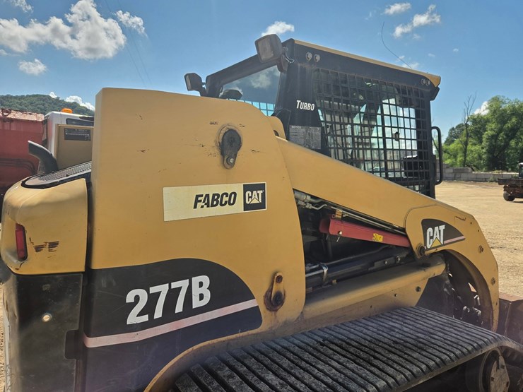 caterpillar-277b-image-17