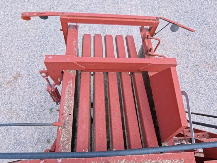 hesston-4900-image-44