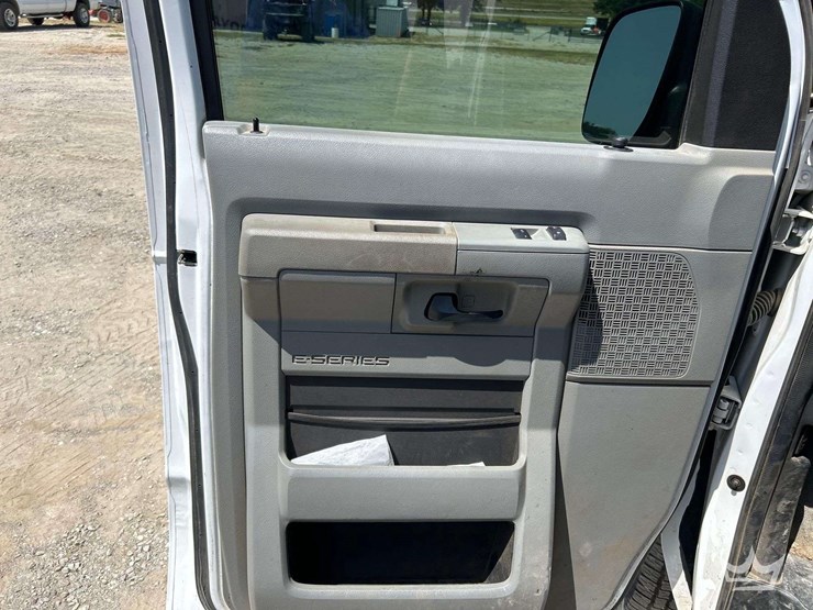 2009-ford-e150-image-11