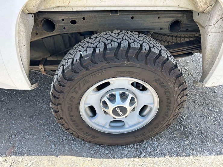 2013-gmc-2500-image-24