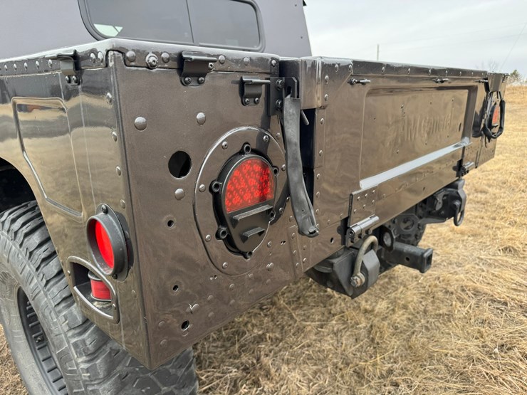 #1850-•-2001-american-general-4x4-hummer-image-15