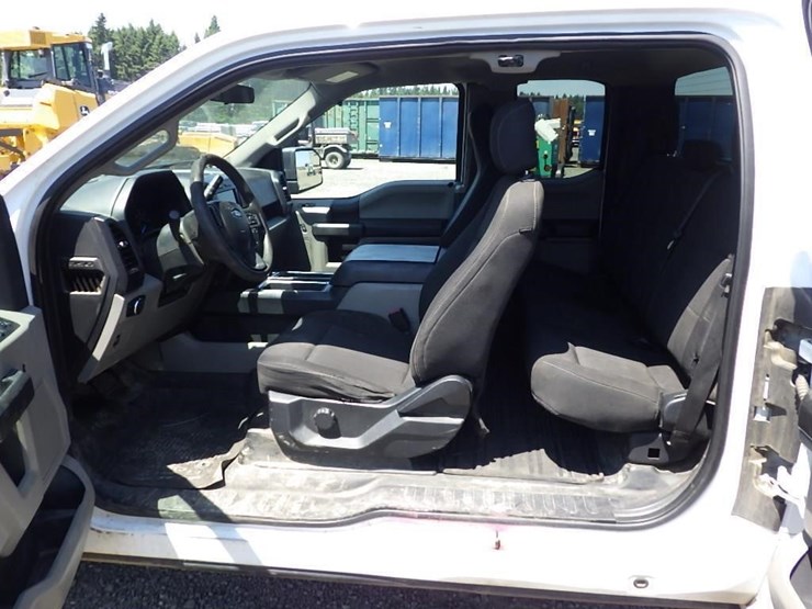 2017-ford-f150-image-16