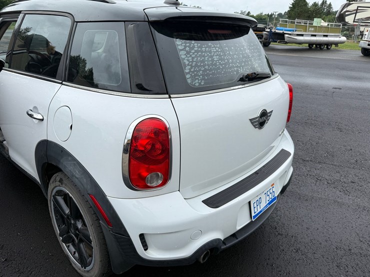 #1439-•-2011-mini-cooper-s-4-door-hatchback-image-14