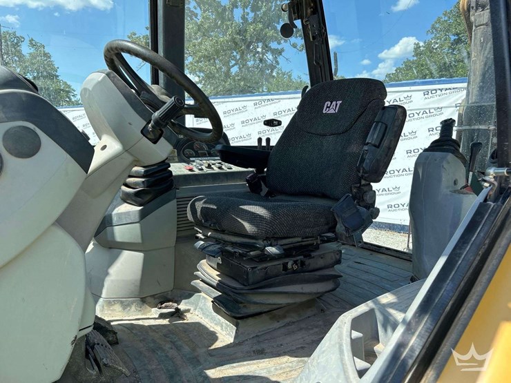 2014-caterpillar-430f-image-10