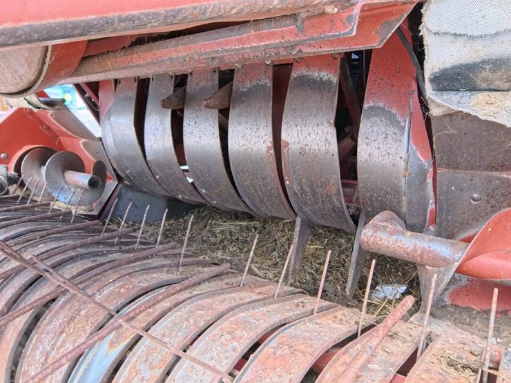 hesston-4900-image-14
