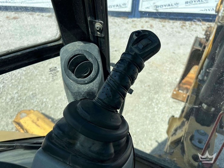 2014-caterpillar-430f-image-17