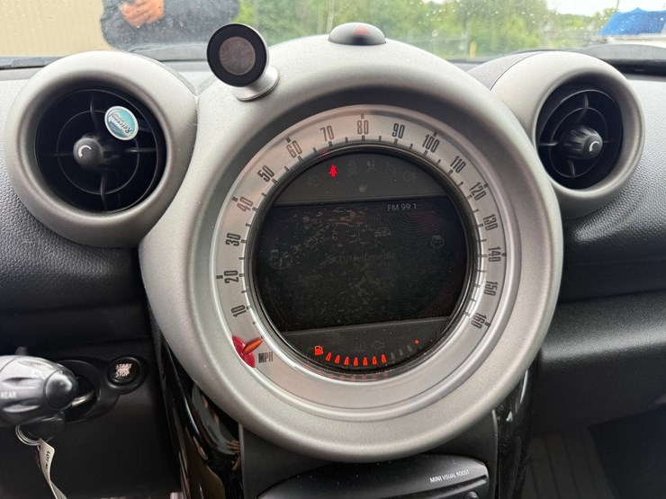 #1439-•-2011-mini-cooper-s-4-door-hatchback-image-26