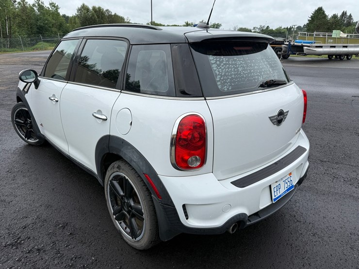 #1439-•-2011-mini-cooper-s-4-door-hatchback-image-3