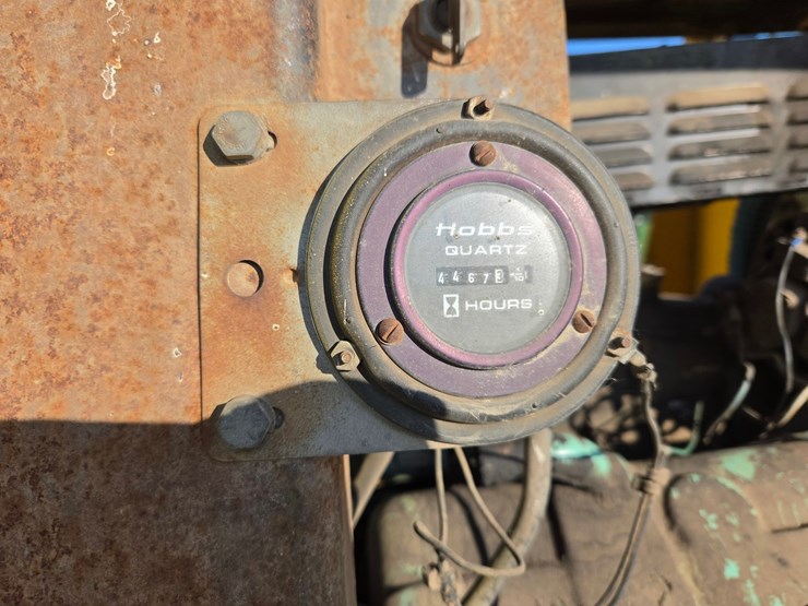 #2446-•-clark-720-crane-truck-image-51
