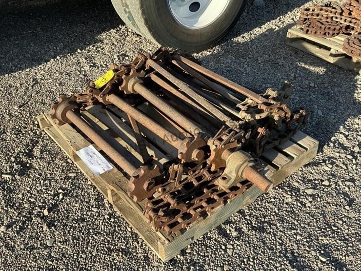 pallet-of-international-spreader-truck-floor-image-1