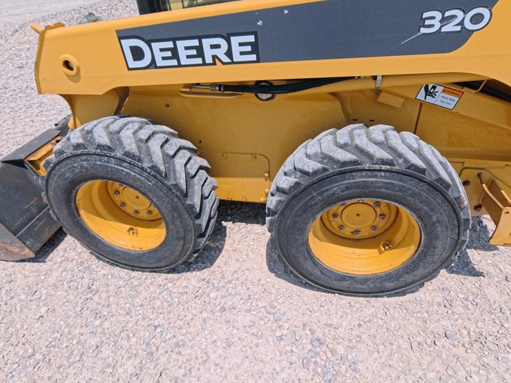 2007-john-deere-320-image-17