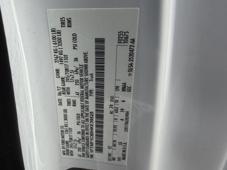 2017-ford-f150-xl-image-10