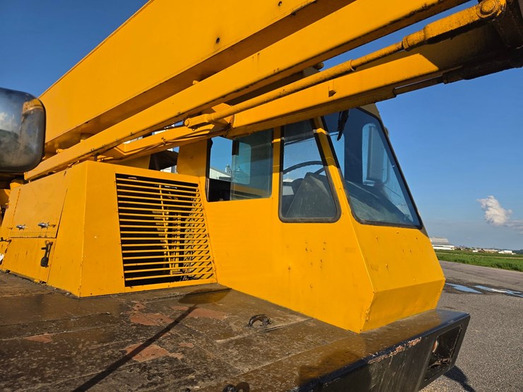 #2446-•-clark-720-crane-truck-image-21