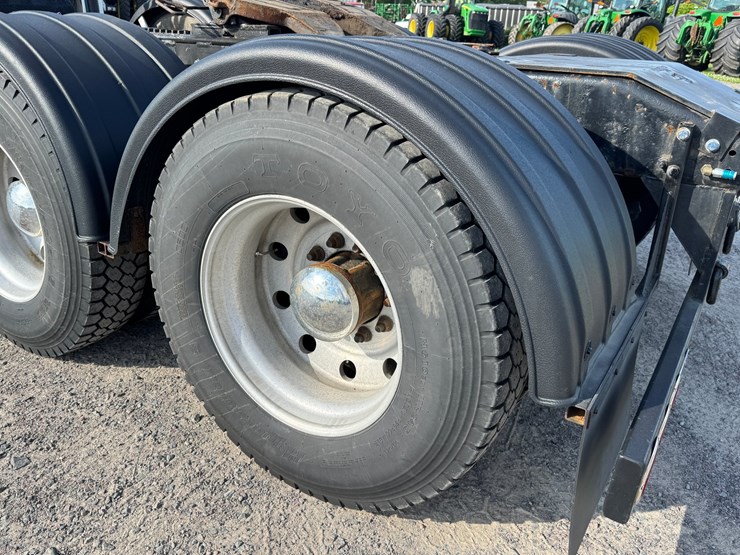 2015-peterbilt-389-image-6