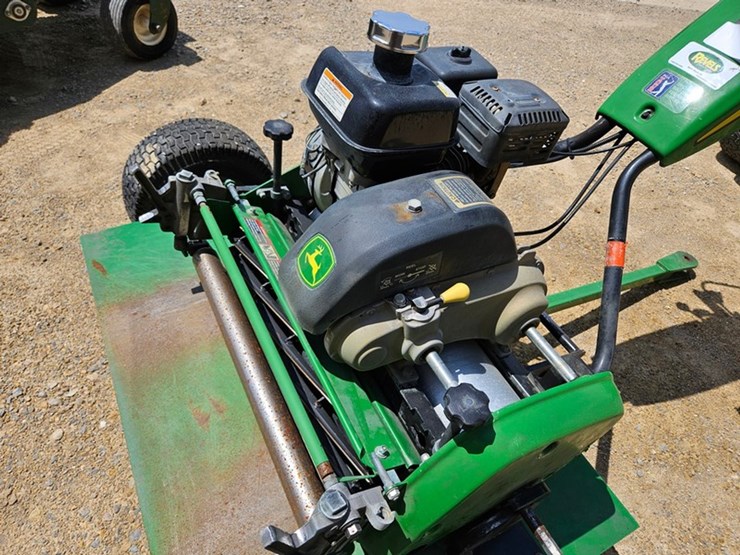 john-deere-220-image-15