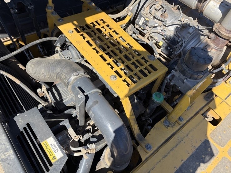 2015-komatsu-pc360-lc-11-image-31