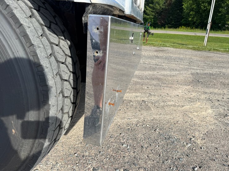 2015-peterbilt-389-image-57