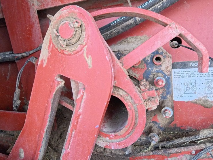hesston-4900-image-57