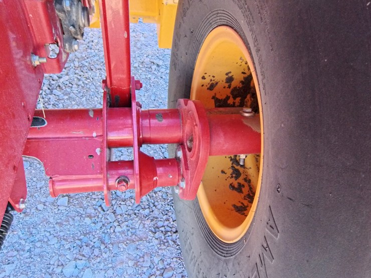 2011-new-holland-br7090-image-63