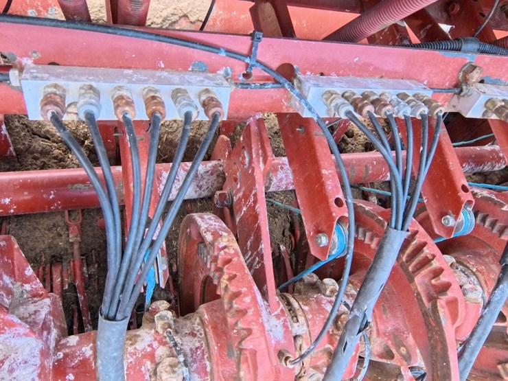 hesston-4900-image-38