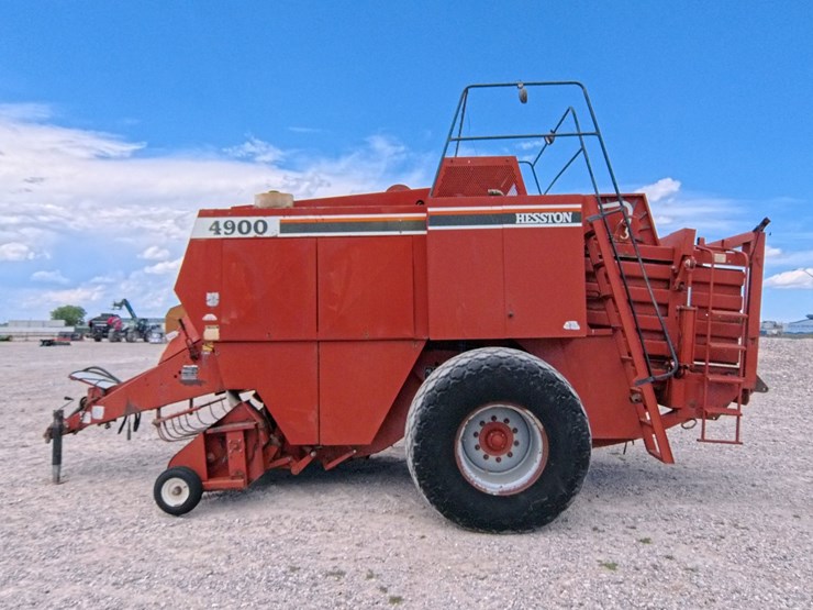 hesston-4900-image-2