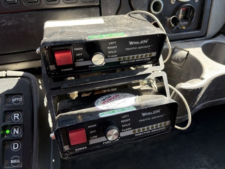 2013-international-durastar-4300-image-35